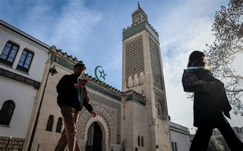Communiqués officiels et mosquées françaises préparant la fin du Ramadan.