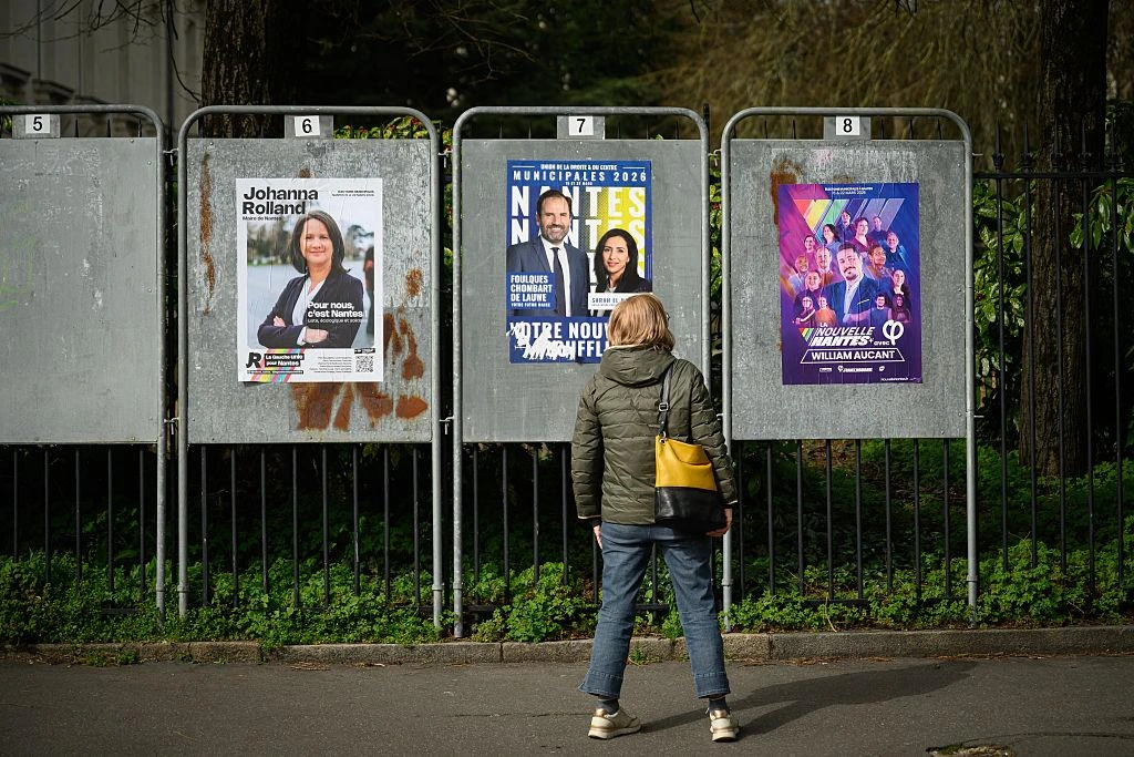 Affiches nantaises et campagne de Michaël Delafosse à Montpellier.